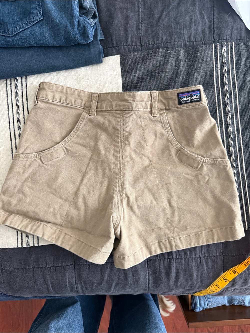 Patagonia Women’s Stand Up shorts 3” - Tan - Picture 15 of 15
